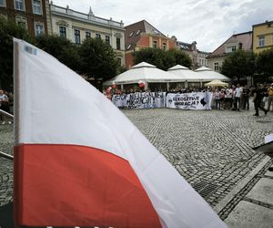 Manifestacja pod hasłem Sto nielegalnej imigracji w Lesznie