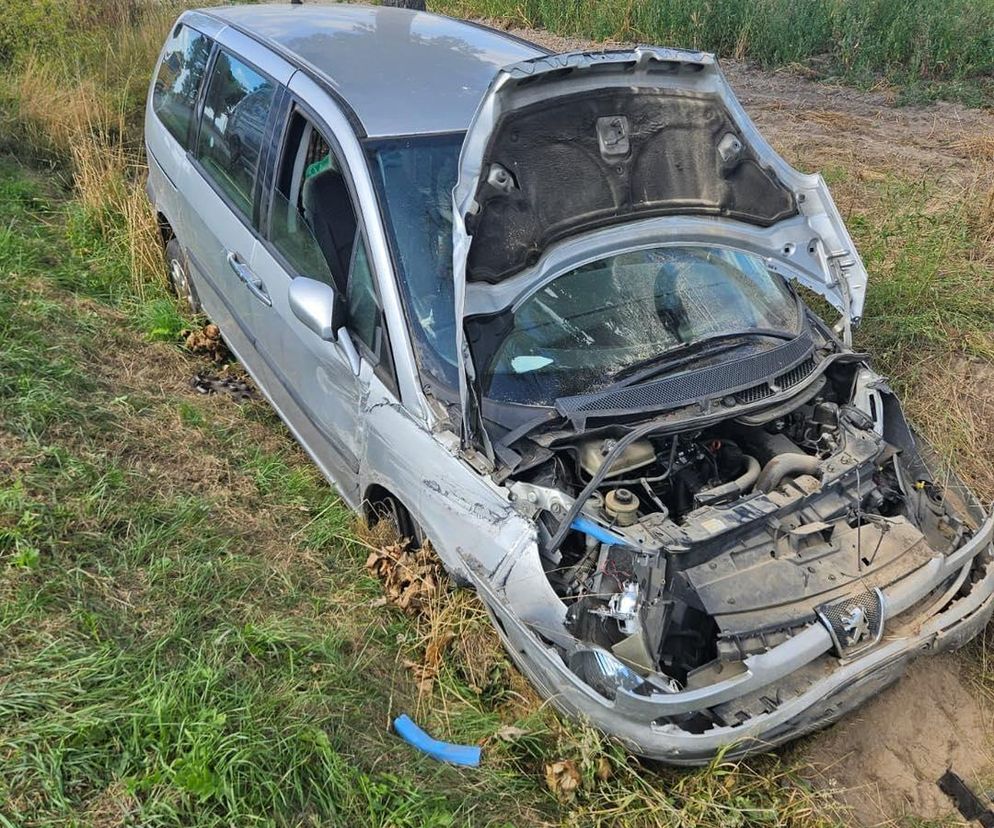 Zderzenie dwóch osobówek w miejscowości Chromna na DK2