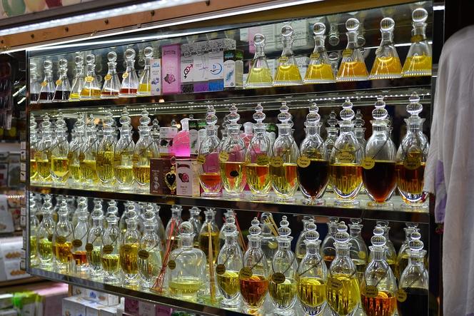 W koszyku lądowały kawy, perfumy i czekolady. Złodziej wpadł przed Świętami