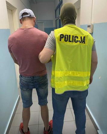 40-latek spod Bełchatowa wpadł z dopalaczami. Mężczyzna usłyszał zarzuty
