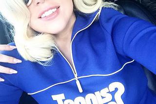 Wiosna 2015, moda: Lady Gaga stawia na odważne zestawienia - dres + szpilki! Sexy? ZDJĘCIA
