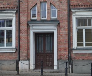 Zabytkowa fasada z XX wieku zachwyca białostoczan. Dzisiaj mieści się tam słynna instytucja