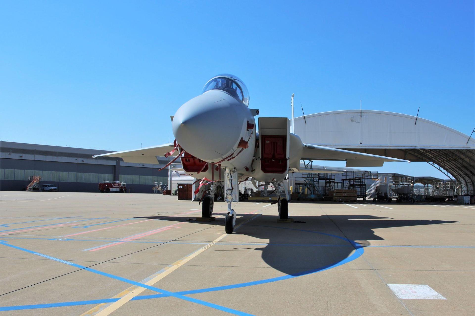 F-15QA Eagle II przed lotem do Europy