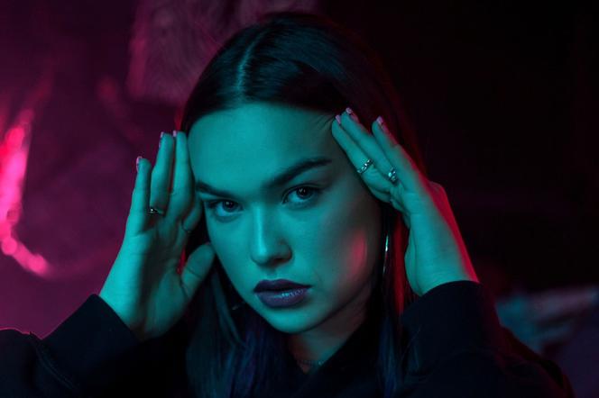 Anastazja Maciąg z teledyskiem do singla Temat o Tobie. Zagrały w nim gwiazdy TikToka!