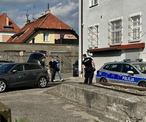 Dramat w parku w Pasłęku. Dwóch nastolatków ugodzonych noże