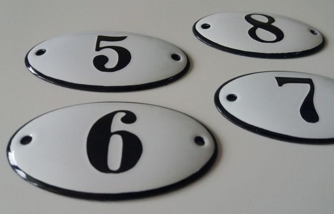 Domowe akcesoria emaliowane