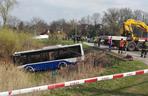 Kraków: Autobus zjechał z drogi i wpadł do rowu!