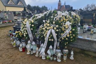 Dramat w Wadowicach Górnych. Grób  młodego chłopaka tonie w kwiatach [ZDJĘCIA]