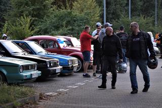 Bydgoskie Klasyki Nocą. Wyjątkowe auta zaparkowały pod Trobydem [ZDJĘCIA]