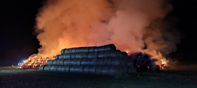 Ogromny pożar słomy pod Łaskiem