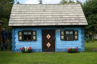 Ta polska wieś swoją nazwę zawdzięcza znanemu pisarzowi. To tu tworzył swoje największe dzieło