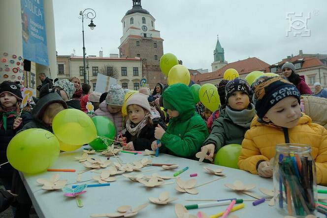 Przedszkolaki przed Ratuszem w Lublinie