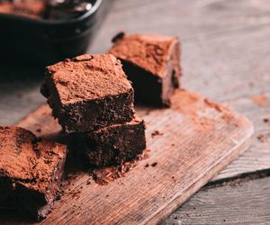 Keto ciasto czekoladowe. Przepis na lekki jak chmurka dietetyczny deser 