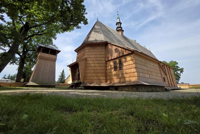 Zabytkowy kościół w Domaradzu.