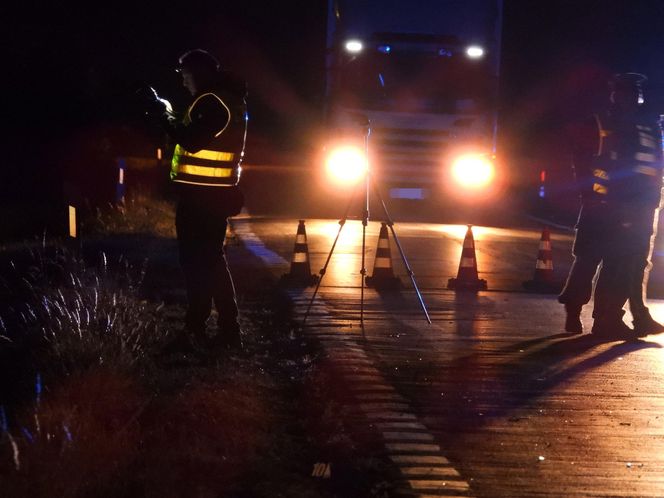 Śmiertelne potrącenie pod Sochaczewem. Kierowca BMW uciekł