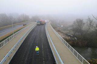 Budowa mostu w Łęcznej na ostatniej prostej. Przeprowadzono próby obciążeniowe