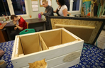 Osoby z niepełnosprawnościami z Rybnika wykonały domki dla bezdomnych kotów