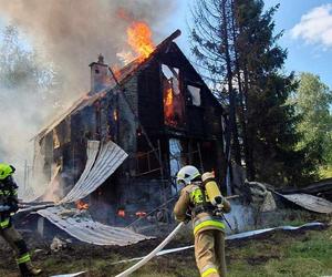 W gminie Cisna spłonął dom. Rodzina pilnie potrzebuje pomocy. Ruszyła zbiórka