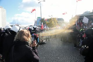 Kolejna ogromna ZADYMA w centrum Warszawy. Policja PACYFIKUJE demonstrantów [ZDJĘCIA, WIDEO]