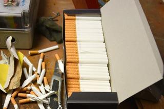 Tak wygląda NIELEGALNA fabryka papierosów. 35 MILIONÓW złotych strat [ZDJĘCIA]
