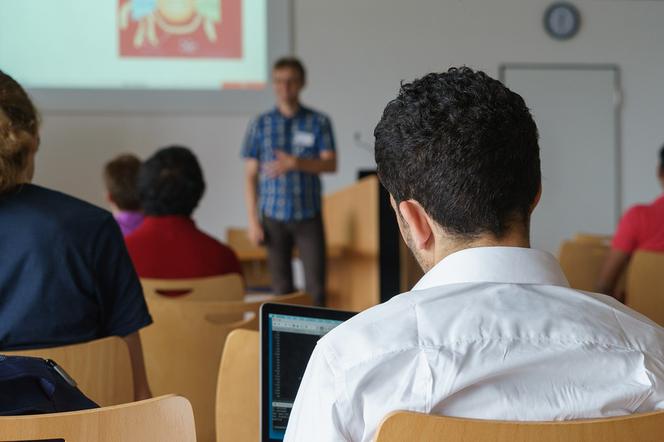 Za przyjęcie studenta rodzina otrzyma comiesięczne wynagrodzenie