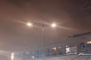 Uwaga na głowy! Lodowe sople zwisają z dachów, pod naporem śniegu łamią się gałęzie 