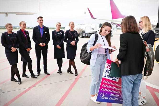 25 milionów pasażerów Wizz Air w Gdańsku. Niespodzianka dla "rocznicowej" podróżnej
