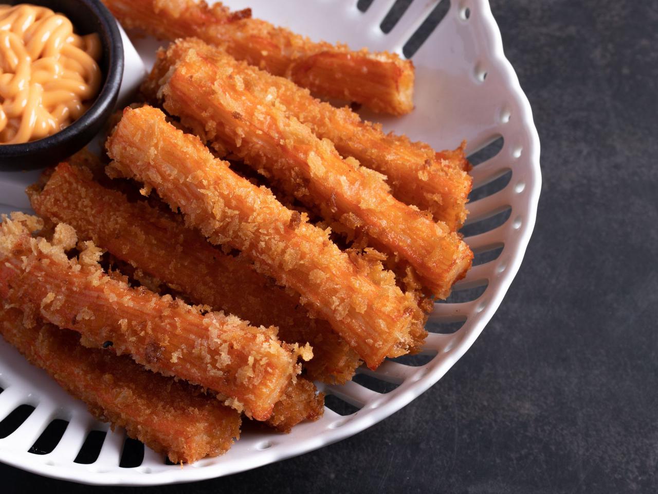 Paluszki krabowe smażone w aromatycznym cieście szczypiorkowym