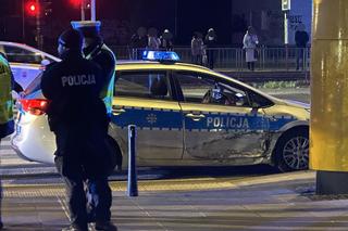 Zdemolowane radiowozy i szaleńczy pościg ulicami Warszawy. Nie uwierzycie co zrobił kierowca tego auta! 