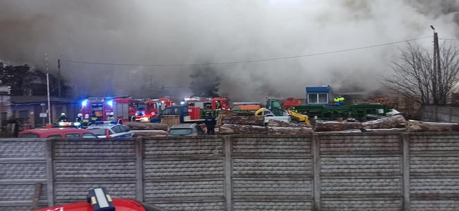 Ogromny pożar w Tucznie.  Na miejscu pracowało 31 zastępów straży pożarnej!