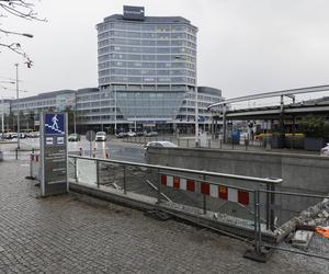 Autobus wjechał w przejście podziemne. Jedna osoba zginęła, trzy zostały ranne