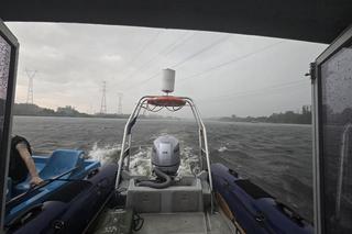 Burza zastała ich, kiedy byli na środku Brdy. Bydgoscy policjanci ratowali 10 osób [ZDJĘCIA]