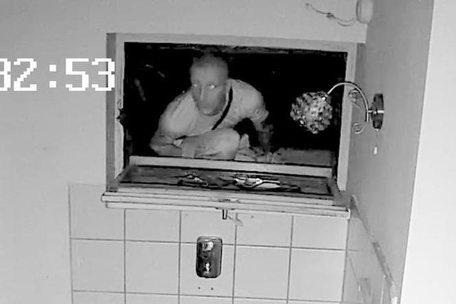 Włamanie do restauracji w Bydgoszczy. Rozpoznajesz tych mężczyzn?