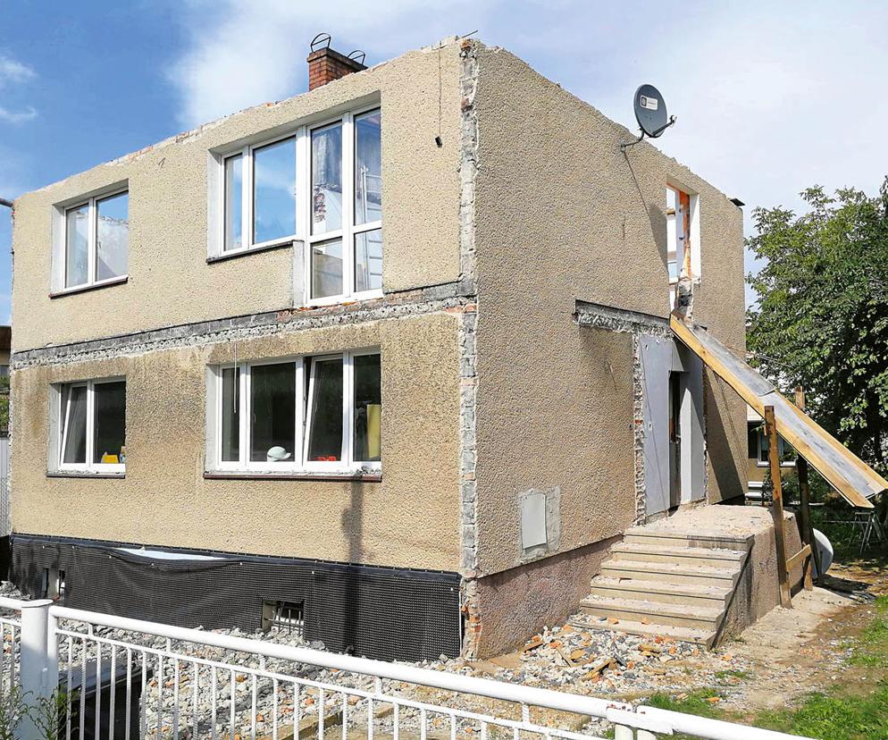 Kostkę z 82 roku zmienili w dom marzeń. Przebudowa wielopokoleniowej kostki w Tarnowskich Górach