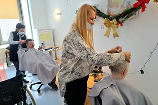 Fryzjerki i kosmetyczka na onkologii. Świąteczna akcja w szpitalu św. Łukasza w Tarnowie
