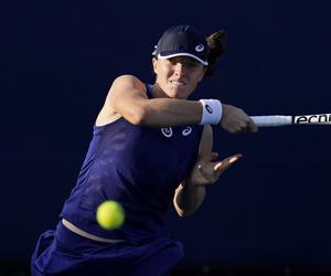 Australian Open 2023 KIEDY grają Polacy GODZINY meczów Polaków AO 2023 O której godzinie grają polscy tenisiści Linette, Świątek, Hurkacz