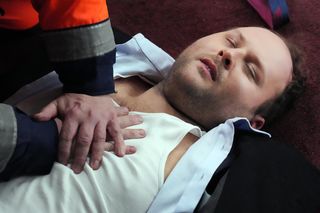 Barwy szczęścia, odcinek 3010: Klemens dostanie zawału serca! Asia uratuje mu życie? - ZDJĘCIA