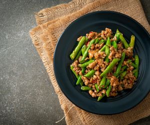 Fasolka szparagowa w towarzystwie wieprzowiny to obiad idealny. Gotowy w niecałe 15 minut