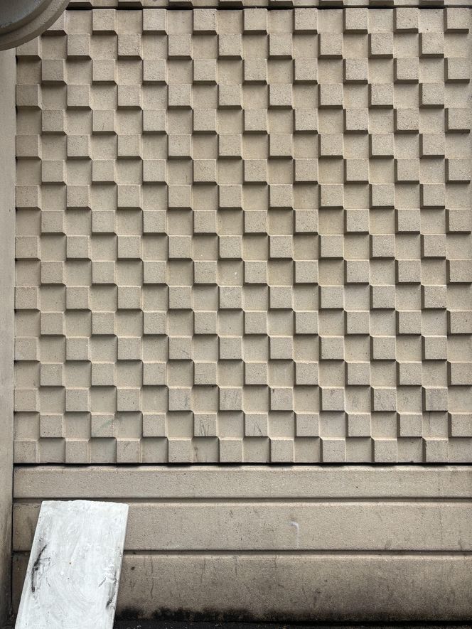 Picasso's Arenas. Budynek mieszkalny położony w Noisy-le-Grand pod Paryżem