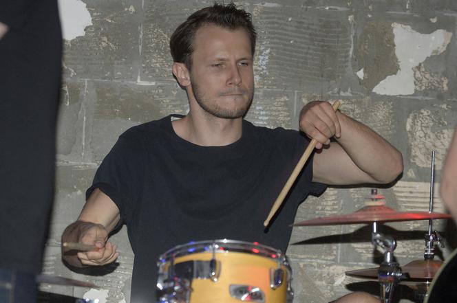 Koncert zespołu Lavina.  Mateusz Banasiuk
