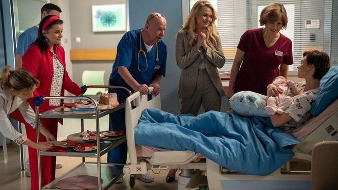 	Na dobre i na złe odc. 958. Blanka (Pola Gonciarz), Agata (Emilia Komarnicka), Stefan Tretter (Piotr Garlicki), Lucyna (Anna Samusionek), Halinka (Joanna Jarmołowicz)