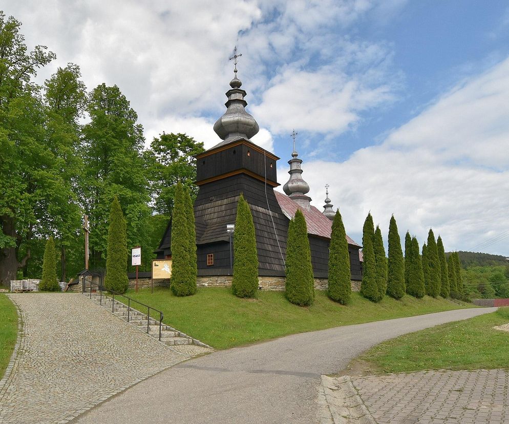 To jedna z najpiękniejszych wsi w Małopolsce. Do jej powstania przyczynił się biskup krakowski