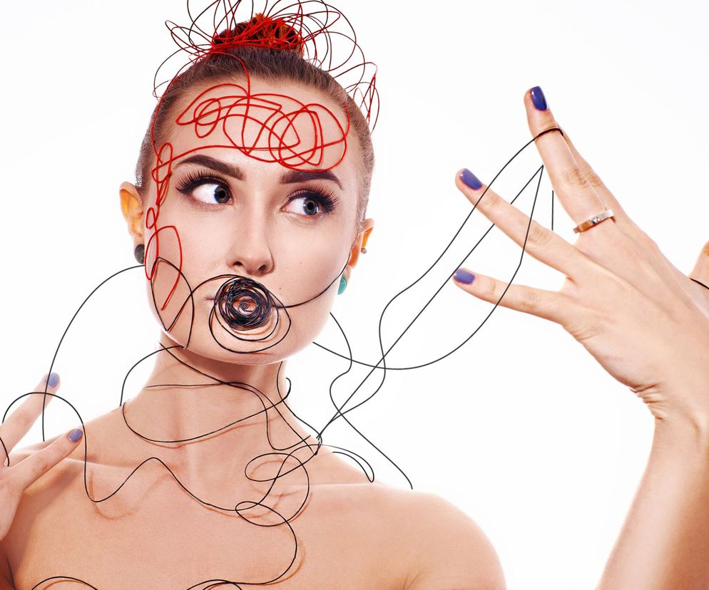 Natłok myśli - objaw m.in. schizofrenii i nadczynności tarczycy. Przyczyny i leczenie zaburzeń myślenia