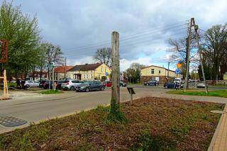 Zabytkowa pompa i jej replika na Krzekowie