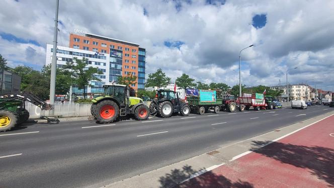 Rolnicy po raz kolejny wyjechali na ulice Poznania! Są utrudnienia dla kierowców