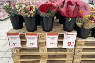Dzień Kobiet 2023. Ceny kwiatów w Krakowie. Ile trzeba zapłacić za kwiaty w Biedronce, Lidlu, Auchanie?