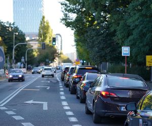Potężne utrudnienia dla kierowców w Warszawie. Zaraz się zacznie! Tędy nie przejedziesz do końca roku