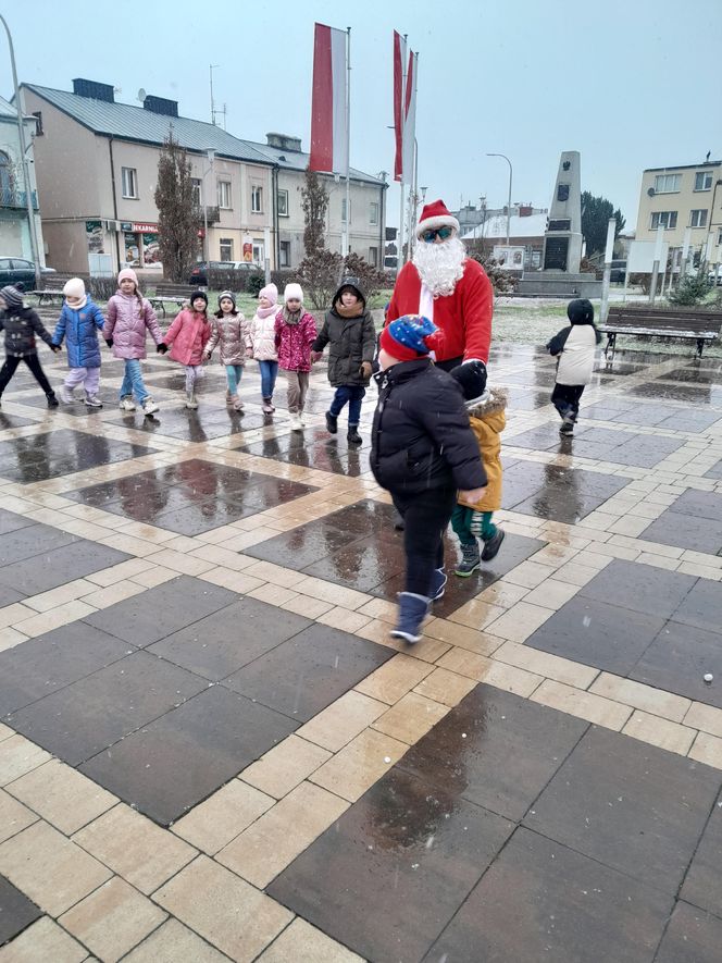 Na rynku w Mordach stanęła choinka