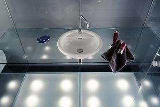 Oświetlenie łazienki - światło pod podłogą