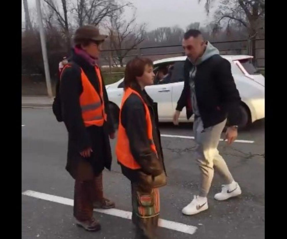 Kierowcy wściekli na blokadę ulic w Warszawie przez Ostatnie Pokolenie. Wśród nich znany piłkarz